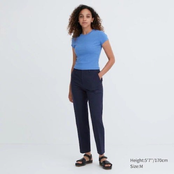Uniqlo Smart Ankle Pants 2-way Stretch in Navy - Picture 2 of 10